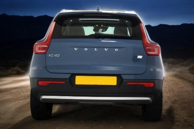 Volvo XC40 1.5 T5 Plug-in Hybrid 193kW/262pk DCT7 Ultimate Bright FACELIFT! PANORAMADAK + HARMAN/KARDON + ADAPT.CRUISE + PILOT ASSIST + NAVI SENSUS + BLIS + LANE ASSIST + EL.STOELEN + STOEL-&STUURVERWARMING + CAMERA + KEYLESS + PARKSENSOREN V&A + 19" LM-VELGEN!!