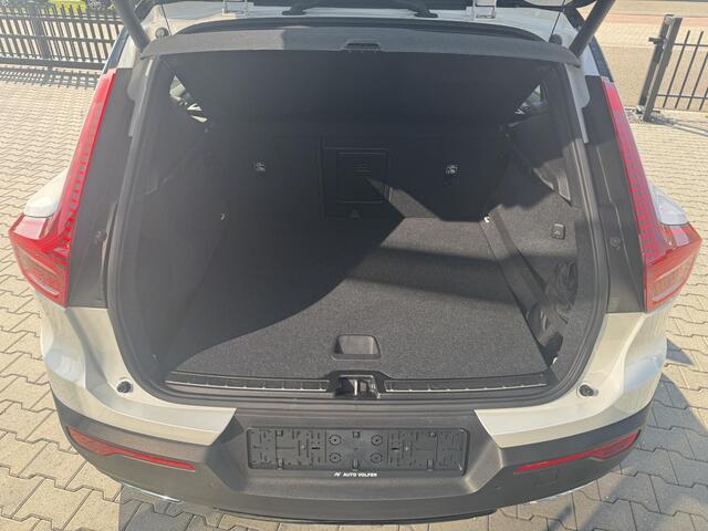 Volvo XC40 2.0 T4 AWD R-Design LED|ACC|cam|h&K sound