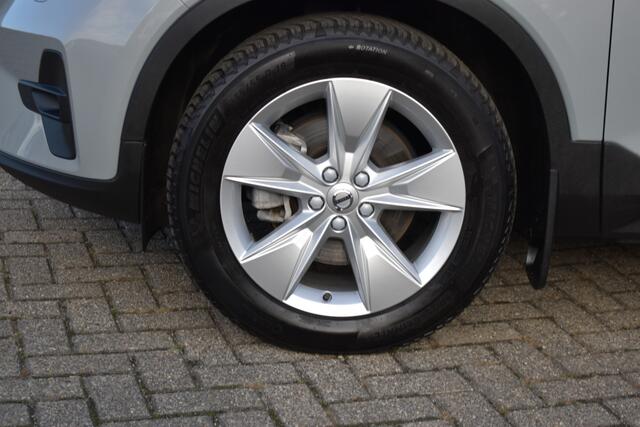 Volvo XC40 B4 211PK Automaat Core ACC | Trekhaak | Blis | All season | Camera | Stoelverwarming | Stuurverwarming