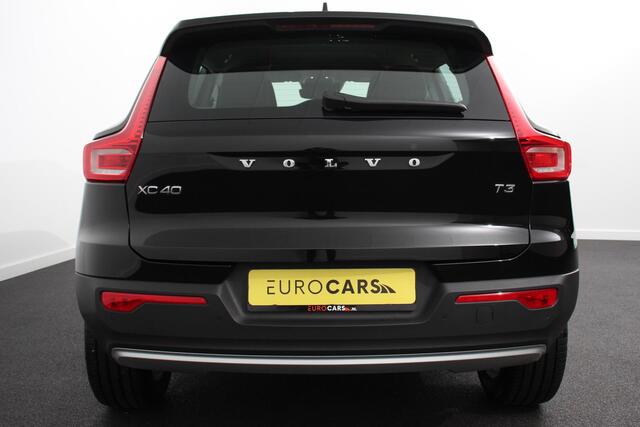 Volvo XC40 1.5 T3 163 pk Automaat Momentum | Navigatie | Apple Carplay / Android Auto | Parkeersensor achter | Adaptive Cruise Control | Virtual Cockpit | Stoelverwarming | LED kop- en mistlampen | Sensus Connect met High Performance Sound | Inductielader | Lane Ass