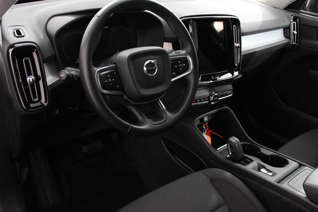 Volvo XC40 1.5 T3 163 pk Automaat Momentum | Navigatie | Apple Carplay / Android Auto | Parkeersensor achter | Adaptive Cruise Control | Virtual Cockpit | Stoelverwarming | LED kop- en mistlampen | Sensus Connect met High Performance Sound | Inductielader | Lane Ass