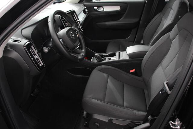 Volvo XC40 1.5 T3 163 pk Automaat Momentum | Navigatie | Apple Carplay / Android Auto | Parkeersensor achter | Adaptive Cruise Control | Virtual Cockpit | Stoelverwarming | LED kop- en mistlampen | Sensus Connect met High Performance Sound | Inductielader | Lane Ass