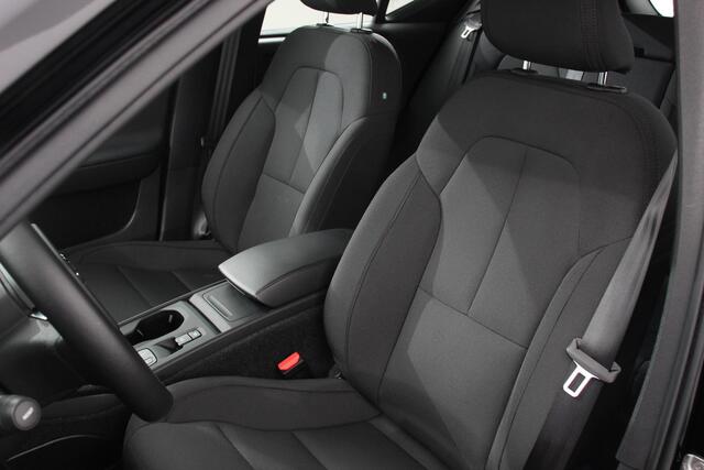 Volvo XC40 1.5 T3 163 pk Automaat Momentum | Navigatie | Apple Carplay / Android Auto | Parkeersensor achter | Adaptive Cruise Control | Virtual Cockpit | Stoelverwarming | LED kop- en mistlampen | Sensus Connect met High Performance Sound | Inductielader | Lane Ass