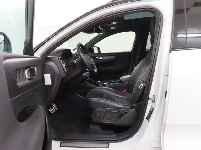 Volvo XC40 1.5 T5 Recharge R-Design | Trekhaak | Panorama schuifdak | Stuur + Stoel verwarming | Adaptieve Cruise | Power seats | Standkachel | Volvo on Call |