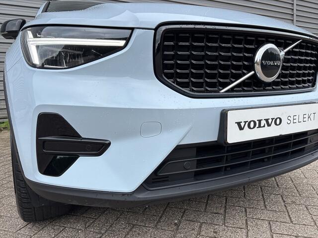 Volvo XC40 2.0 B4 Plus Dark / Verwarmbare voorruit / Audio Harman Kardon / Trekhaak /