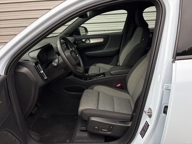 Volvo XC40 2.0 B4 Plus Dark / Verwarmbare voorruit / Audio Harman Kardon / Trekhaak /