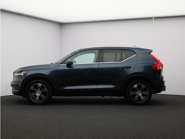 Volvo XC40 T5 247PK AWD Inscription / Panoramisch Dak / Trekhaak / 360gr Camera / Elek. Verstelbare Stoelen / BLIS / Keyless / All Season Banden /