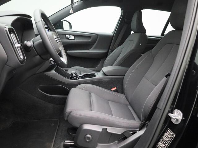 Volvo XC40 Recharge Core 232PK | Allseason-banden | Grootlicht-assistent | Achteruitrijcamera + parkeersensoren | Climate control | Apple CarPlay & Android Auto