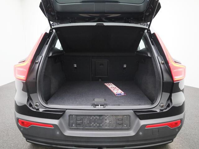 Volvo XC40 Recharge Core 232PK | Allseason-banden | Grootlicht-assistent | Achteruitrijcamera + parkeersensoren | Climate control | Apple CarPlay & Android Auto