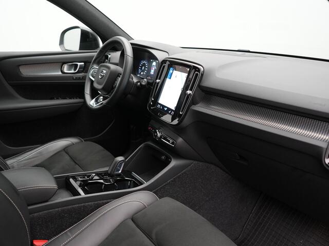 Volvo XC40 T4 Recharge R-Design Plug In Hybrid 211pk Dealer O.H PHEV | Panodak | Adaptive Cruise | 360 Camera | Alcantara Sportstoelen Memory & Verwarmd | Harman & Kardon | Apple Carplay | Stuur Verwarmd | Navigatie | Virtual | DAB |