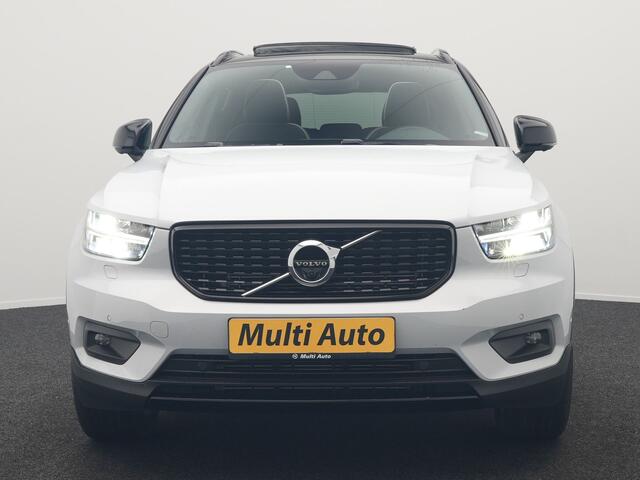 Volvo XC40 T4 Recharge R-Design Plug In Hybrid 211pk Dealer O.H PHEV | Panodak | Adaptive Cruise | 360 Camera | Alcantara Sportstoelen Memory & Verwarmd | Harman & Kardon | Apple Carplay | Stuur Verwarmd | Navigatie | Virtual | DAB |
