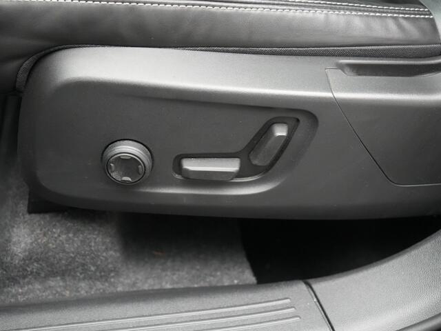 Volvo XC40 T4 Recharge R-Design Plug In Hybrid 211pk Dealer O.H PHEV | Panodak | Adaptive Cruise | 360 Camera | Alcantara Sportstoelen Memory & Verwarmd | Harman & Kardon | Apple Carplay | Stuur Verwarmd | Navigatie | Virtual | DAB |