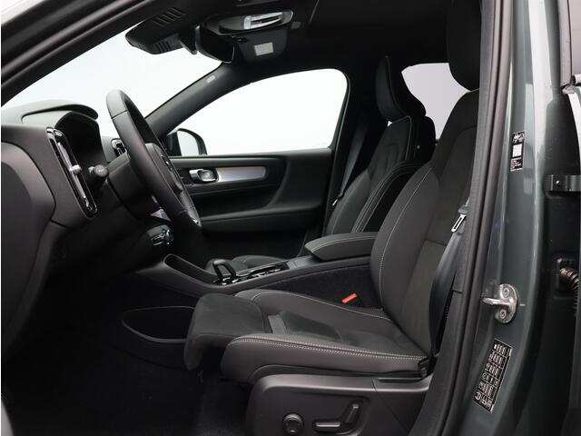 Volvo XC40 2.0 B4 Plus Dark / Panoramadak / Nubuck Bekleding / Harman Kardon / Stoel+Stuurverwarming / Getint Glas / Adaptive Cruise / BLIS /