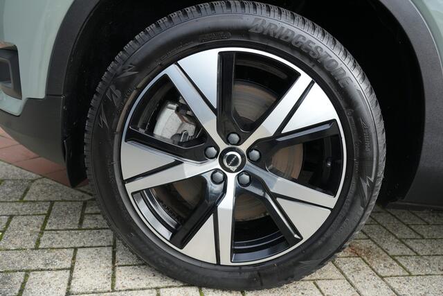 Volvo XC40 Recharge P8 AWD R-Design 408pk Navigatie/Stoelverwarming/Camera