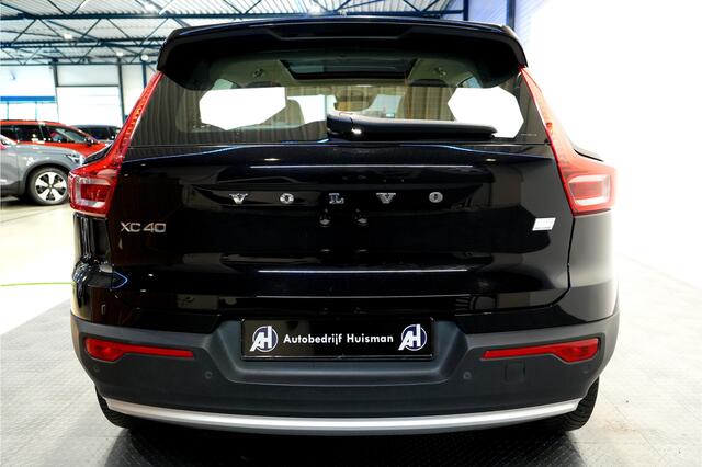 Volvo XC40 1.5 T5 Plug-in Hybrid 193kW/262pk DCT7 Ultimate Bright FACELIFT! PANORAMADAK + HARMAN/KARDON + ADAPT.CRUISE + PILOT ASSIST + NAVI SENSUS + BLIS + LANE ASSIST + EL.STOELEN + STOEL-&STUURVERWARMING + CAMERA + KEYLESS + PARKSENSOREN V&A + 19" LM-VELGEN!!