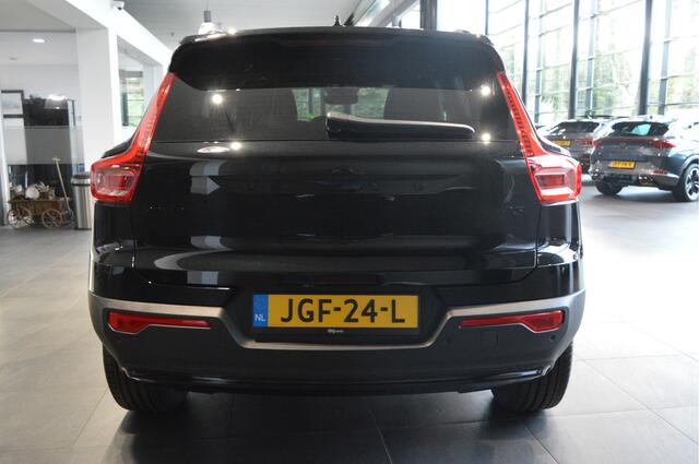 Volvo XC40 2.0 B3 Plus Dark Black edition camera harman kardon 20 inch !!