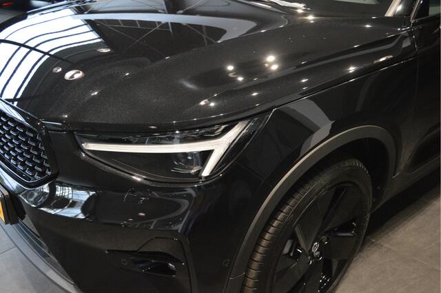 Volvo XC40 2.0 B3 Plus Dark Black edition camera harman kardon 20 inch !!