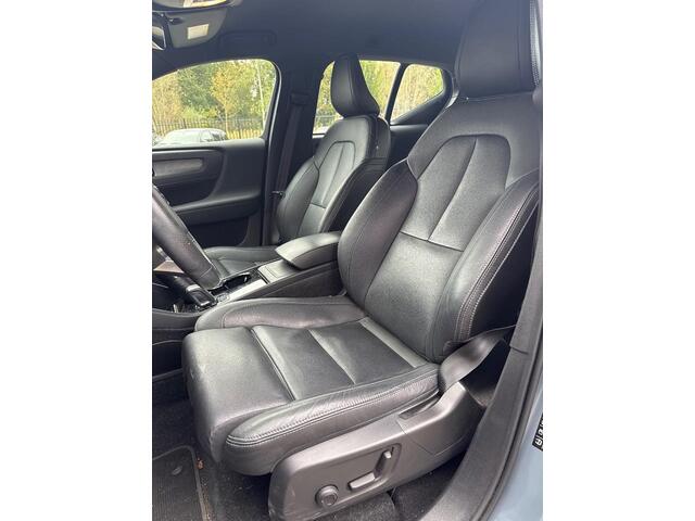 Volvo XC40 Recharge P8 AWD R-Design | Trekhaak | Leder | Harman Kardon | Climate Pro | Power Seats | Lighting Pack |