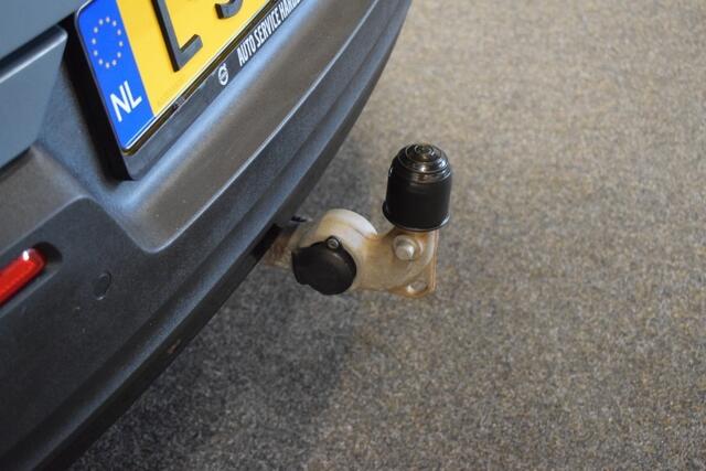 Volvo XC40 2.0 B4 198pk AUT8 R-Design Trekhaak 2100kg/ Stoel+Stuurverw./ Adapt. Cruise/ Camera/ H&K/ PDC v+a