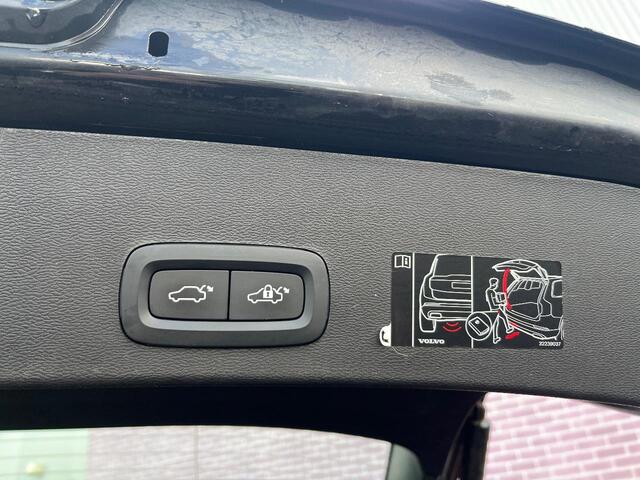 Volvo XC40 Recharge Twin Pro | Schuif-/kanteldak | Trekhaak | Stoel-/Stuurverwarming | Power Seats | Harman Kardon Audio | 360 camera | Keyless Entry | DAB |