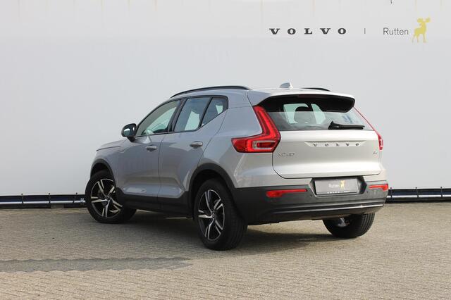 Volvo XC40 2.0 B4 Plus Dark Google Infotainment / Semi elektrisch wegklapbare trekhaak / Verwarmbare voorruit / Harman Kardon Audio installatie / Elektrisch bedienbare voorstoelen
