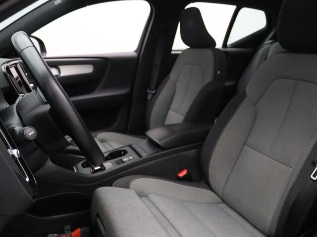 Volvo XC40 130pk T2 Business Pro Automaat Camera | Adapt. Cruise | Parkeersens. v+a | Stoel-/stuurverw. | Panoramadak