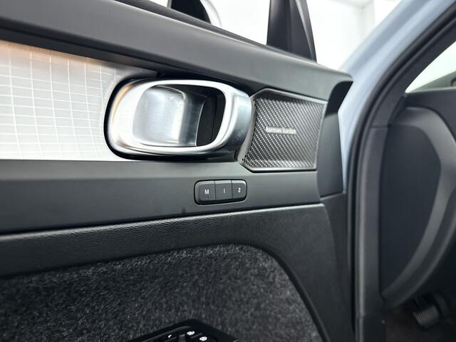 Volvo XC40 B4 Plus Dark Parkeercamera | Stoel- en Stuurverwarming | Harman Kardon | Trekhaak