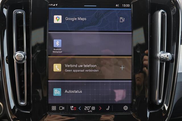 Volvo XC40 B3 Plus Dark - IntelliSafe Assist & Surround - 360º Camera - Harman/Kardon audio - Verwarmde voorstoelen & stuur - Parkeersensoren voor & achter - Elektr. bedienb. voorstoelen met geheugen links - Draadloze tel. lader - Extra getint glas - 19' LMV