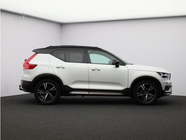 Volvo XC40 T3 Automaat R-Design / Trekhaak / Pan. dak / 360 camera/ Ext. styling / Privacy glass / CarPlay