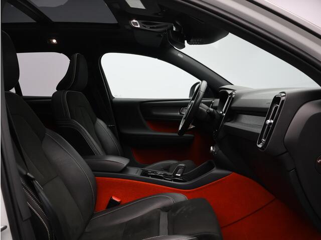 Volvo XC40 T3 Automaat R-Design / Trekhaak / Pan. dak / 360 camera/ Ext. styling / Privacy glass / CarPlay