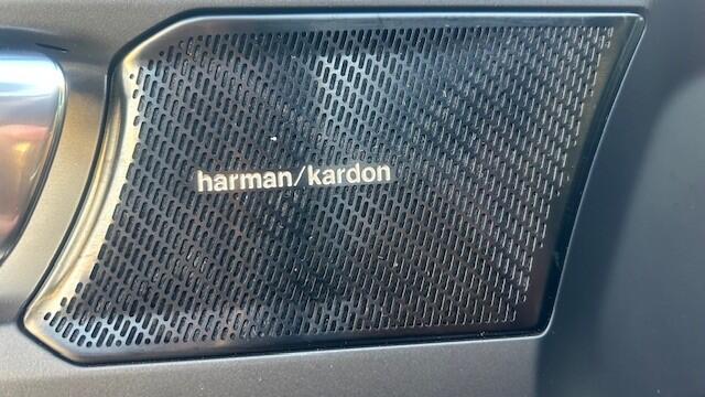 Volvo XC40 2.0 T4 AWD INSCRIPTION 23.000KM!!! 1E EIGENAAR!!! NAVIGATIE, APPLE CARPLAY, HARMAN/KARDON, LEER, STOELVERWARMING, VOORRUITVERWARMING, SFEERVERLICHTING, ELEC. ACHTERKLEP, PARKEERHULP V/A, ACHTERUITRIJCAMERA, LED-LICHT, 18"L/M-VELGEN, ENZ. ENZ. FULL OPTIONS