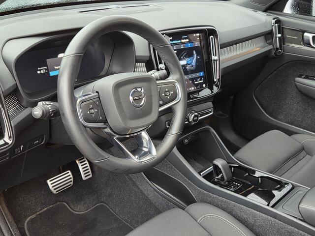 Volvo XC40 Recharge Twin Plus R-Design 408 pk AWD | All-seasonbanden | Google maps | Elektr. verstelbare stoelen | Panoramadak | Adaptive Cruise Control | BLIS | EX40 / XC40
