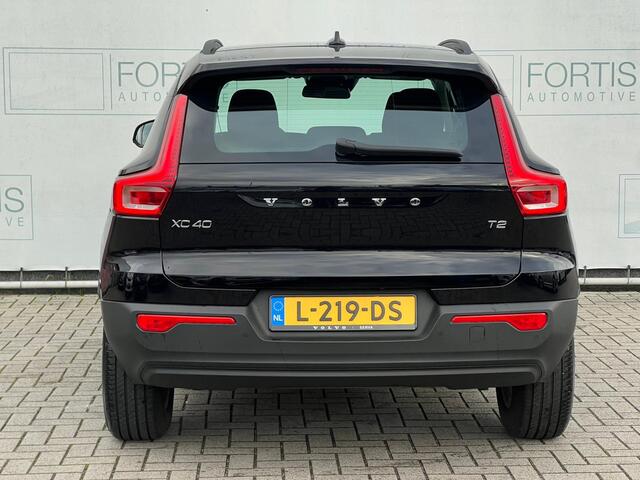 Volvo XC40 1.5 T2 Momentum Core NL AUTO | DEALER ONDERH | WEGKLAPBARE TREKHAAK | CAMERA | CARPLAY |