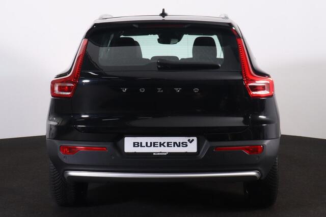 Volvo XC40 T4 Recharge Plus Bright - Harman/Kardon audio - Parkeercamera achter - Verwarmde voorstoelen & stuur - Parkeersensoren voor & achter - Elektr. bedienb. voorstoelen met geheugen links - Draadloze tel. lader - Cruise control - 19' LMV