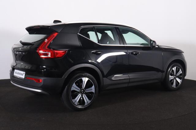 Volvo XC40 T4 Recharge Plus Bright - Harman/Kardon audio - Parkeercamera achter - Verwarmde voorstoelen & stuur - Parkeersensoren voor & achter - Elektr. bedienb. voorstoelen met geheugen links - Draadloze tel. lader - Cruise control - 19' LMV