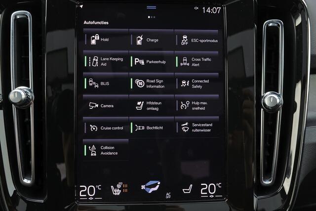 Volvo XC40 T5 Recharge Ultimate Dark Panorama/schuifdak - IntelliSafe Assist & Surround - 360º Camera - Harman/Kardon audio - Verwarmde voorstoelen & stuur - Parkeersensoren voor & achter - Extra getint glas - 19' LMV
