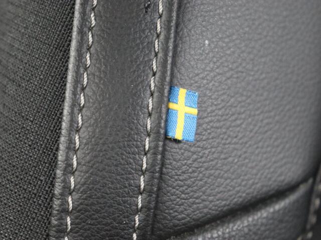 Volvo XC40 2.0 T4 Momentum | Trekhaak | 360 Camera | Adaptive cruise | Navigatie | 19'' | Half leder | Climate control | Bluetooth