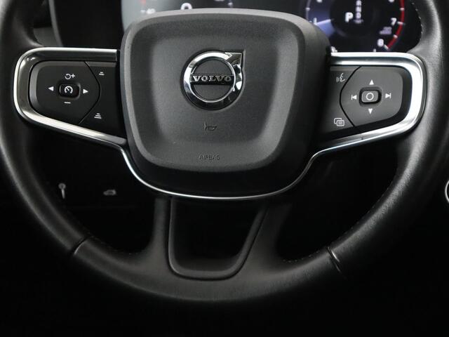 Volvo XC40 2.0 T4 Momentum | Trekhaak | 360 Camera | Adaptive cruise | Navigatie | 19'' | Half leder | Climate control | Bluetooth