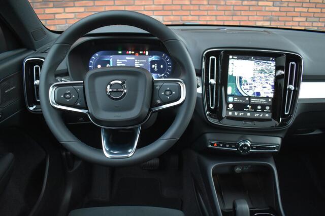 Volvo XC40 B4 210PK Plus Black Edition | Lounge Pack | 360 Camera |