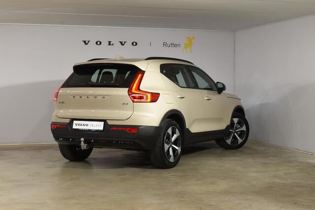 Volvo XC40 B4 211PK Automaat Plus Dark / Navigatie / Adaptive Cruise / Harman Kardon / Stuur- & Stoelverwarming / Elektrische achterklep / Achteruitrijcamera / Trekhaak / Elektrische stoelverst. met geheugen