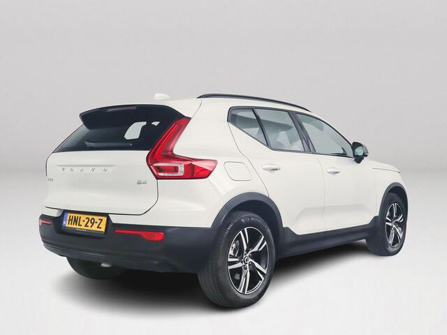 Volvo XC40 B4 Plus Dark | Parkeercamera | Stoel- en Stuurverwarming | Harman Kardon | Trekhaak