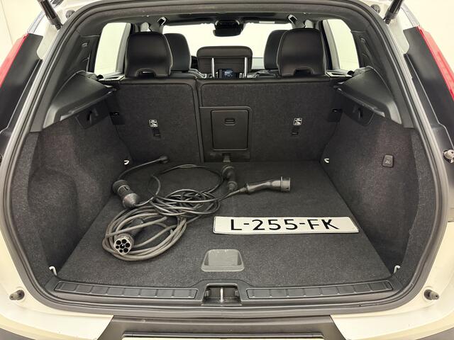 Volvo XC40 T5 262pk Recharge R-Design / Stoel/- en stuurverwarming / Power seats / Trekhaak / Elektr achterklep / Camera rondom /