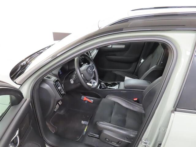 Volvo XC40 Recharge Twin Pro | Trekhaak | Adaptieve cruise controle | Blis | Panorama Schuifdak | 360º Camera | Harman/Kardon | Adaptive LED koplampen | Memory | VOL