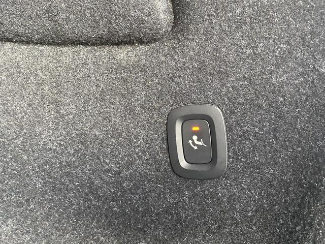 Volvo XC40 Recharge P8 AWD R-Design 1e eigenaar | Origineel NL auto | Pano | Harman Kardon | 360° Camera | Elec. trekhaak | Rijklaar met 12 mnd BOVAG | BTW verrekenbaar