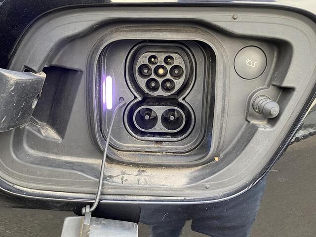 Volvo XC40 Recharge P8 AWD R-Design 1e eigenaar | Origineel NL auto | Pano | Harman Kardon | 360° Camera | Elec. trekhaak | Rijklaar met 12 mnd BOVAG | BTW verrekenbaar