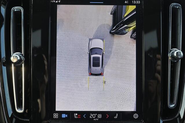 Volvo XC40 B3 Ultra Black Edition - Panorama/schuifdak - IntelliSafe Assist & Surround - 360º Camera - Harman/Kardon audio - LED Pixel koplampen - Verwarmde voorstoelen & stuur - Parkeersensoren voor & achter - Elektr. bedienb. voorstoelen met geheugen links - Draad