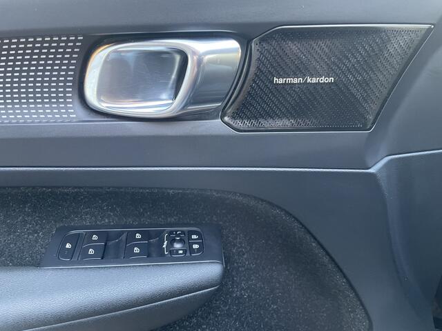 Volvo XC40 2.0 T4 R-Design Harman Kardon , Navi , Camera