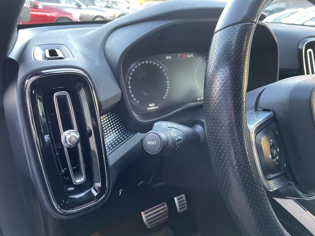 Volvo XC40 2.0 T4 R-Design Harman Kardon , Navi , Camera
