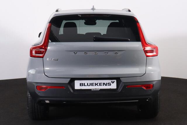 Volvo XC40 Extended Range Plus 82 kWh - IntelliSafe Assist & Surround - 360º Camera - Harman/Kardon audio - Verwarmde voorstoelen, stuur & achterbank - Parkeersensoren voor & achter - Elektr. bedienb. bestuurdersstoel met geheugen - Wollen bekleding - Draadloze tel.