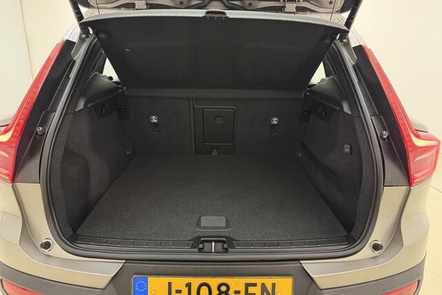 Volvo XC40 1.5 T2 Business Pro Automaat | Navigatie | Glazen schuifdak | Trekhaak | Electrische achterklep | Stoel & Stuurverwarming | Lichtmetalen velgen
